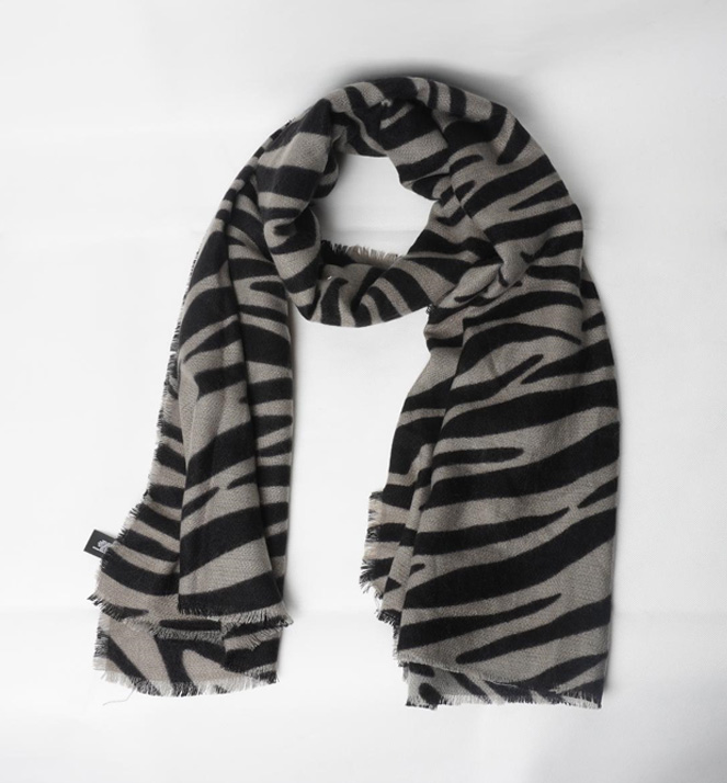 　Scarf
