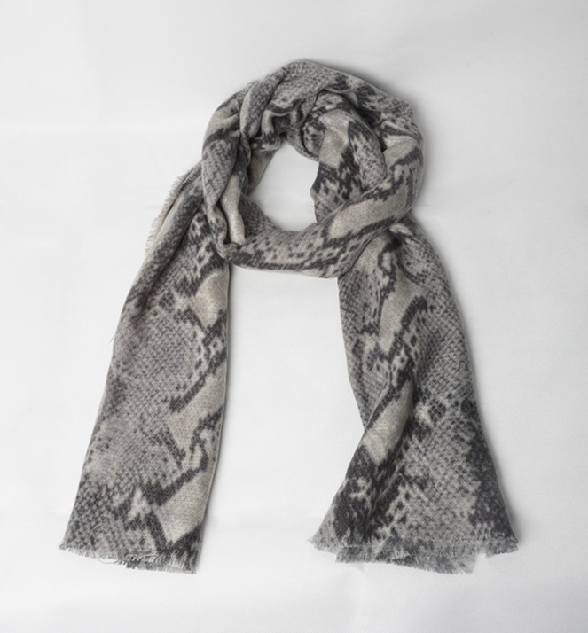 　Scarf